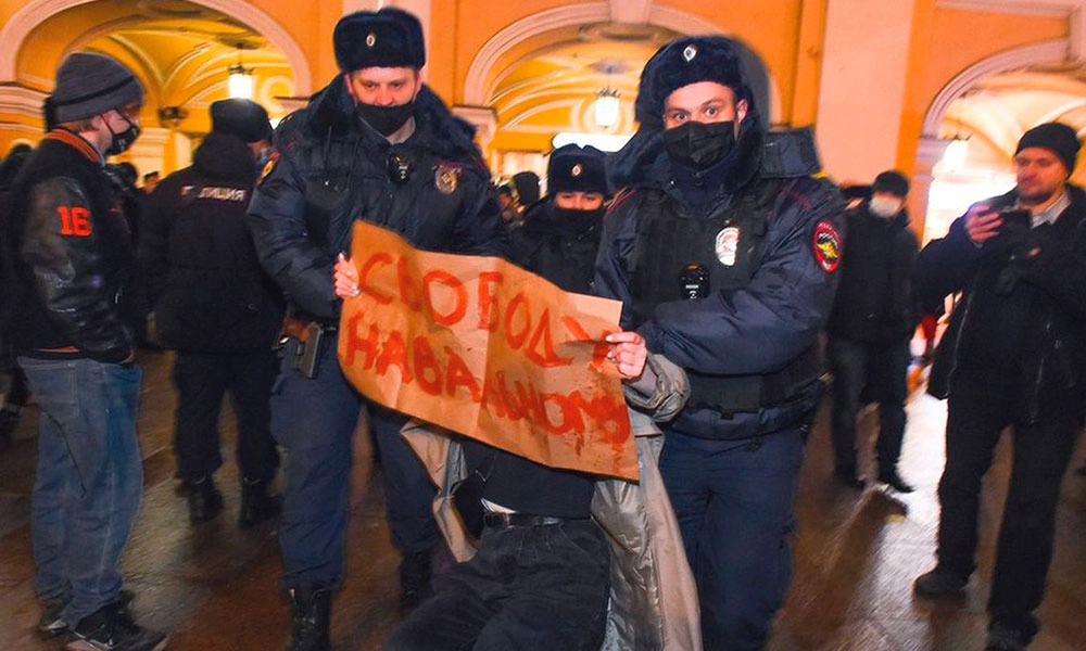 Как падение рубля и новые санкции повлияют на жизнь обычных граждан